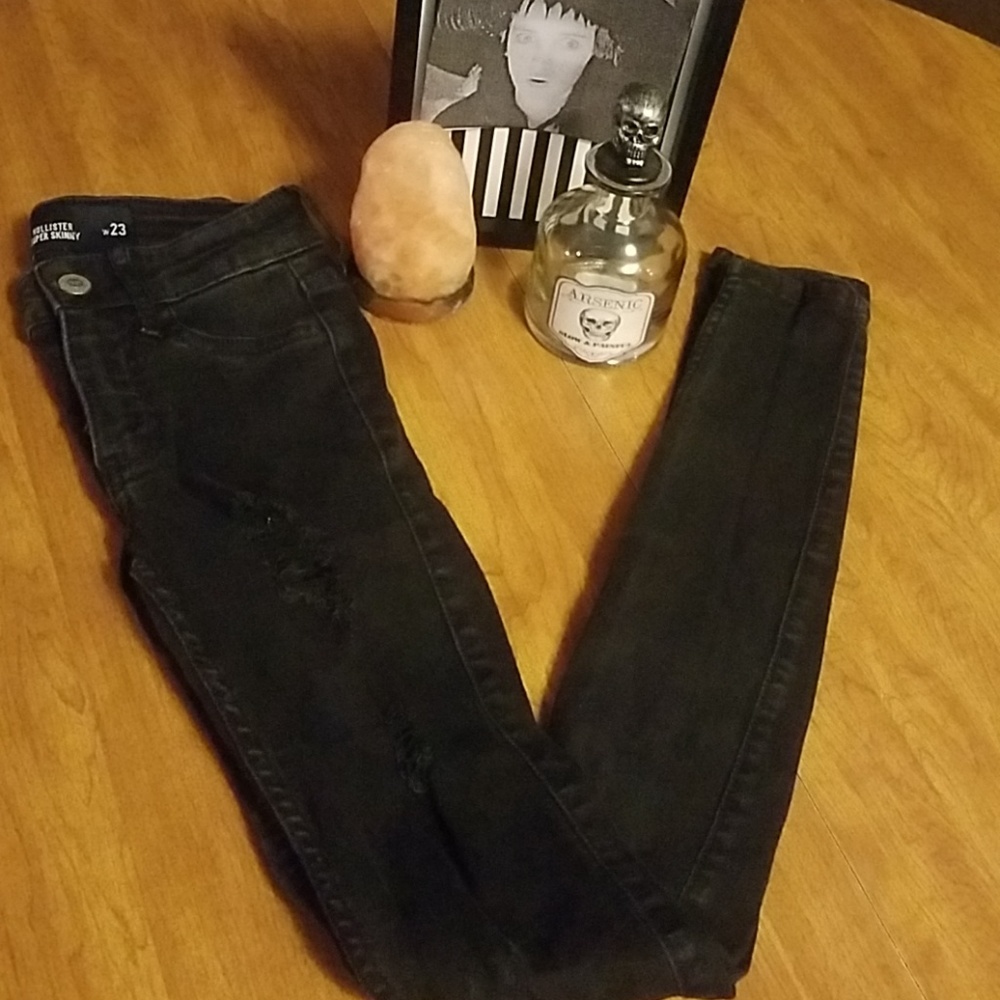 Hollister Co. black distressed skinnies